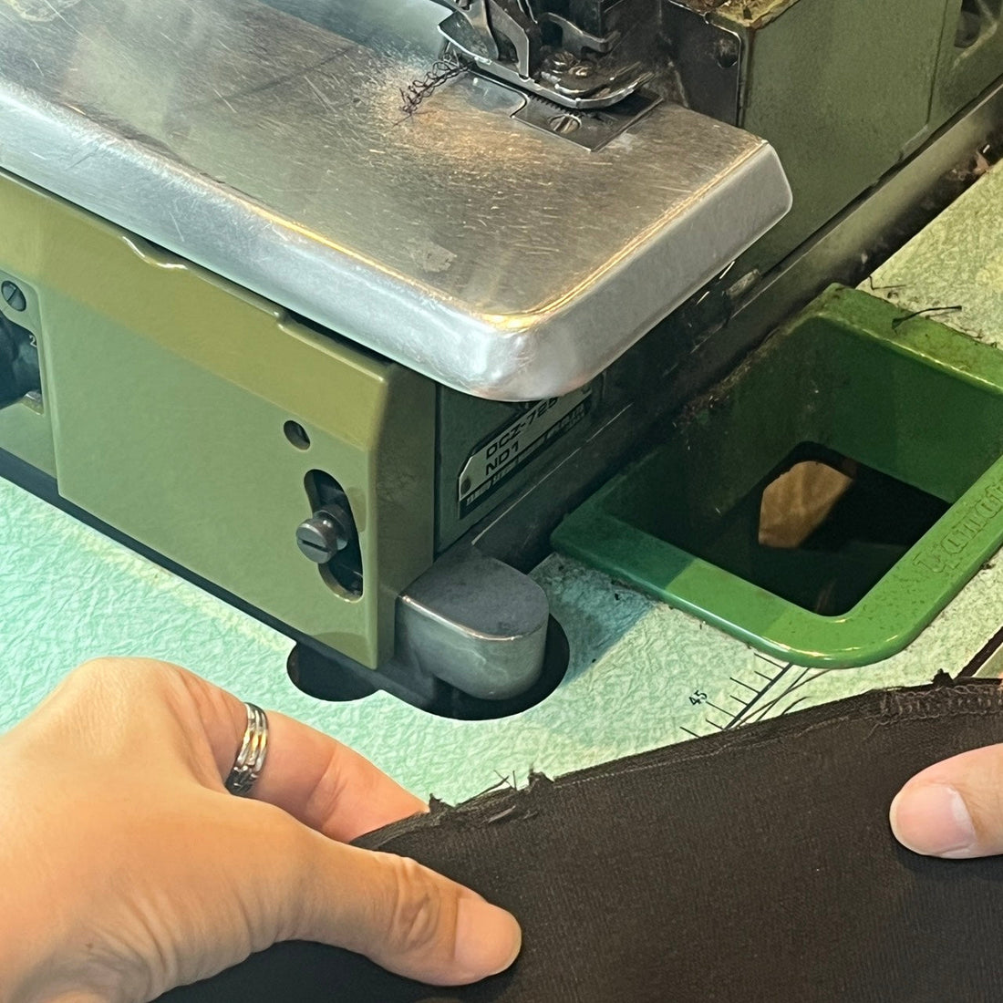 作務衣ができるまで｜縫製・仕上げの作業風景